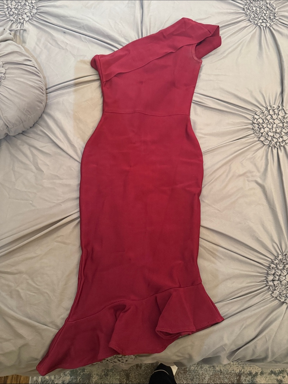 Womenās One-Shoulder Red Ruffle Hem Dress